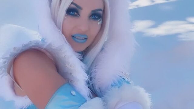 jessica nigri cleavage