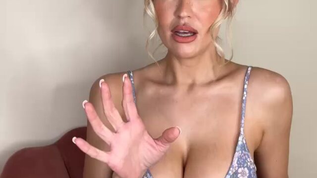 sophie reade breasts