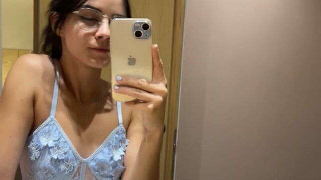 48 Sarah Roomie onlyfans leaked