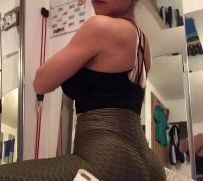 estephania_ha masturbating