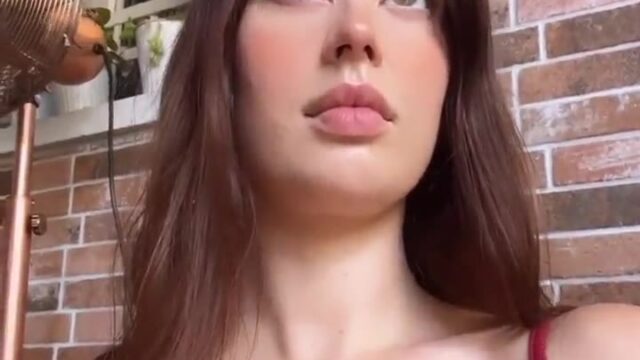 sarah mcdaniel fake eye color